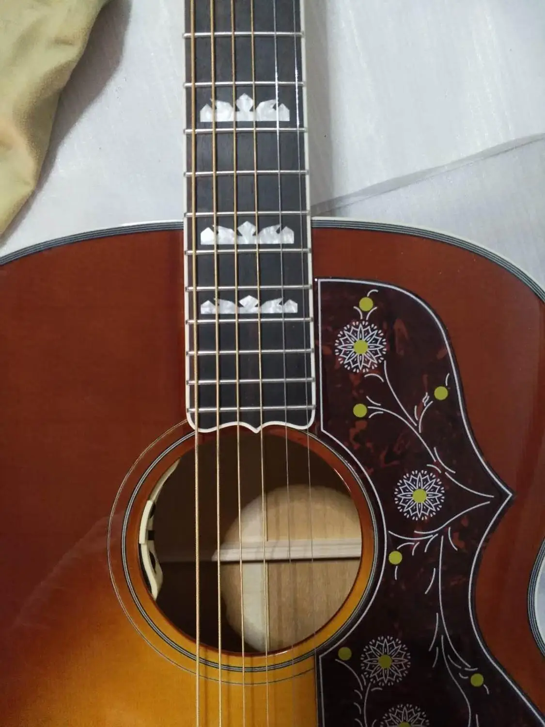 Nemokamas pristatymas medaus sprogo soundhole eq medžio masyvo viršuje akustinis folk gitara jumbo kūno liepsna klevas kietas eglės akustine gitara