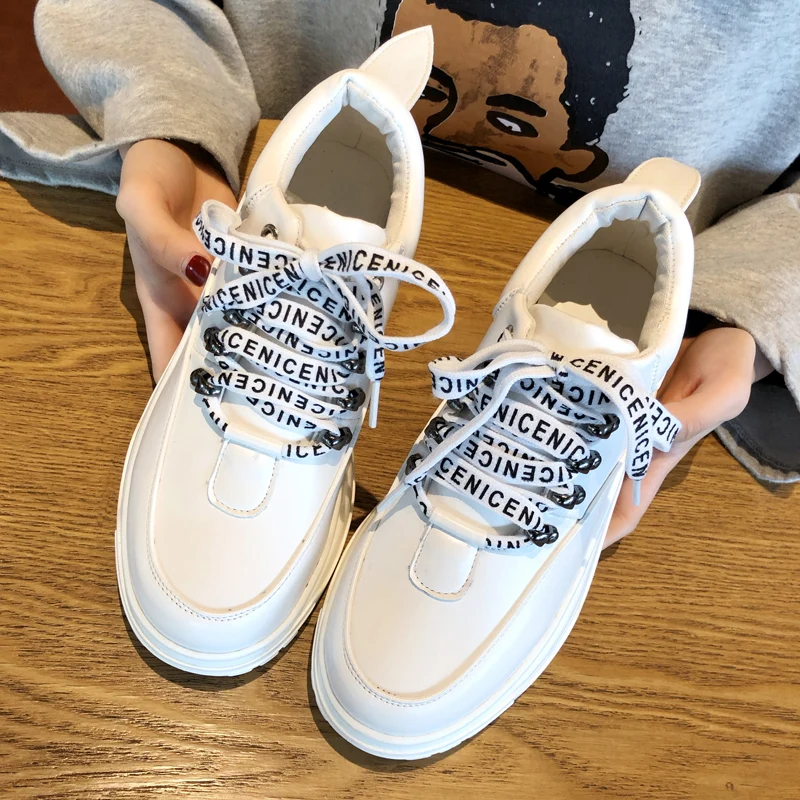 2019 Sportbačiai moterims sprogimo modeliai paprasta versija laukinių batai storio-soled batai mergaitės maži balti bateliai A4-59