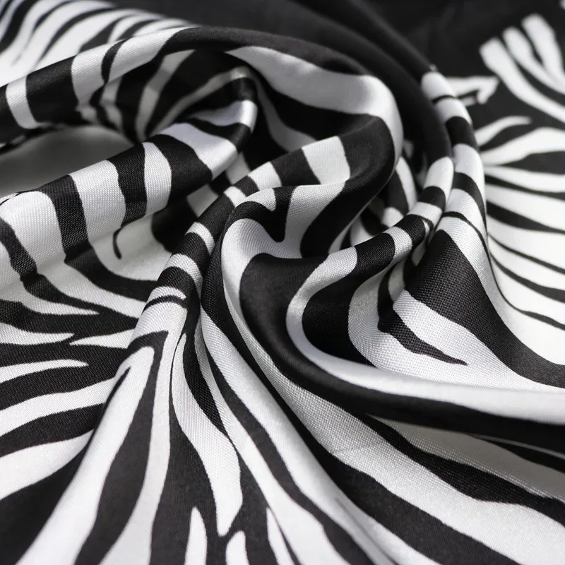 2020 M. Pavasario Mados Zebras Spausdinti Šilko Mažas Kvadratas Šalikas Moterims Retro Juoda Ir Balta Dryžuotas Naujo Dizaino Bandana Nosinė