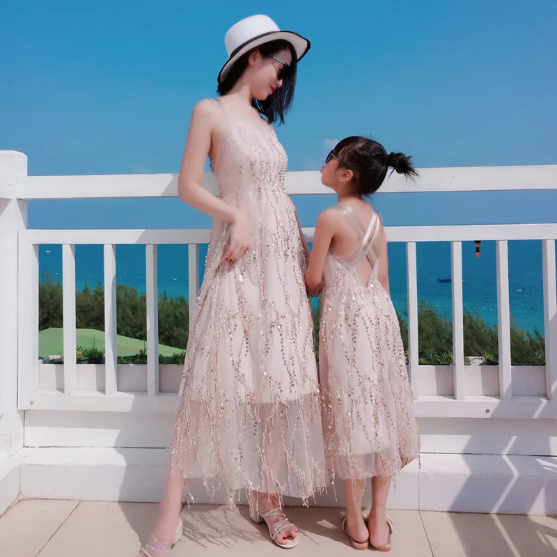 2020 m. Vasaros Mama Dukra Atitikimo Suknelė Blizgučiai Bling Bling Atostogų Suknelė už Šalis Elegantiškas Kutai Šeimos Atitikimo Drabužius