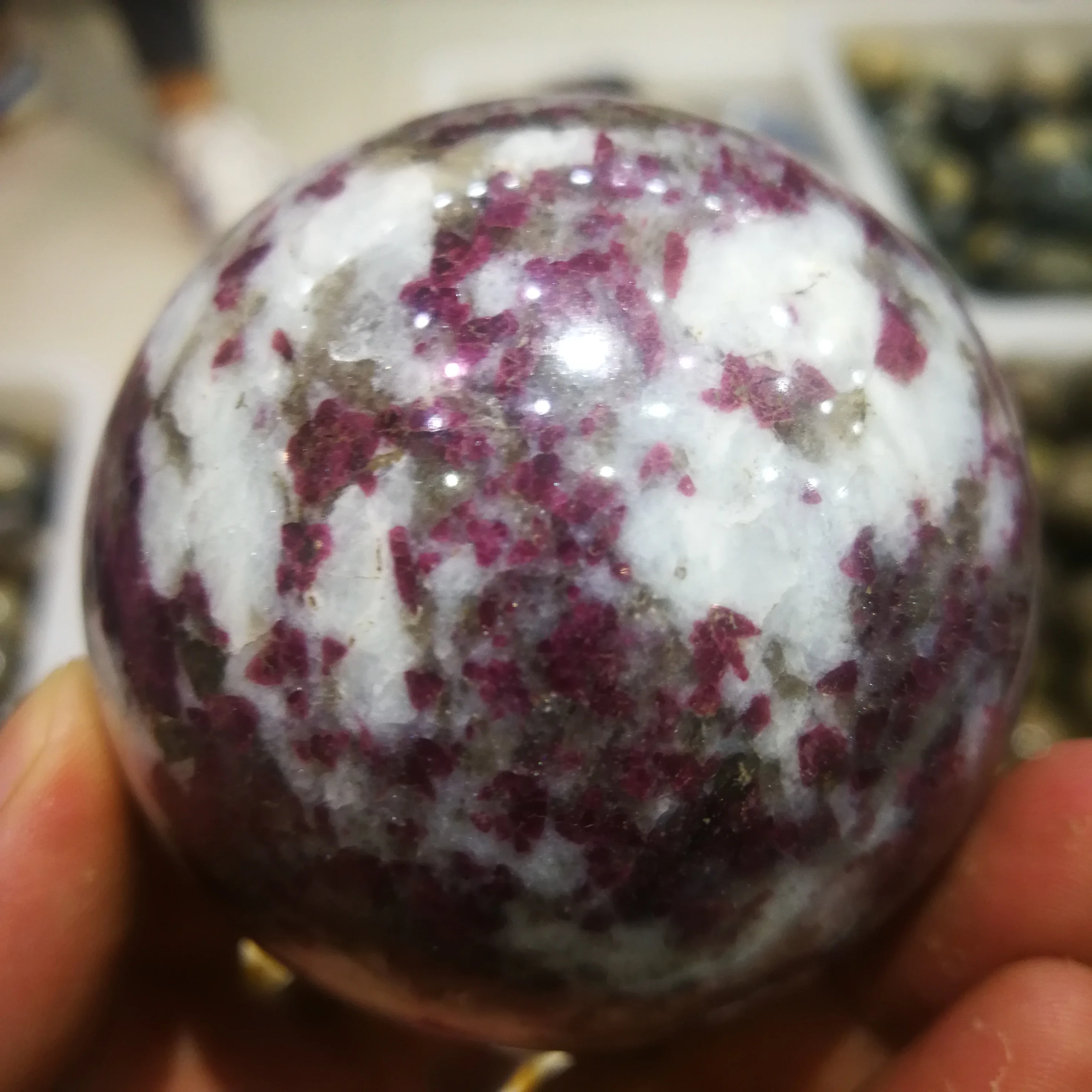 60MM natūralus raudonasis ir baltasis turmalinas kamuolys krištolo rutulį chakra gydymo dvasia akmuo drožinys amatų, mineralai