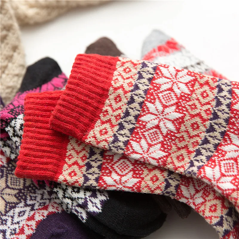 Moterų Retro Stiliaus Rudens Žiemos Sutirštės Šiluma Vilnos Šiltas Megztiniai Snaigės Gėlių Pledas Modelio Kojinių 5 Poras / Pak