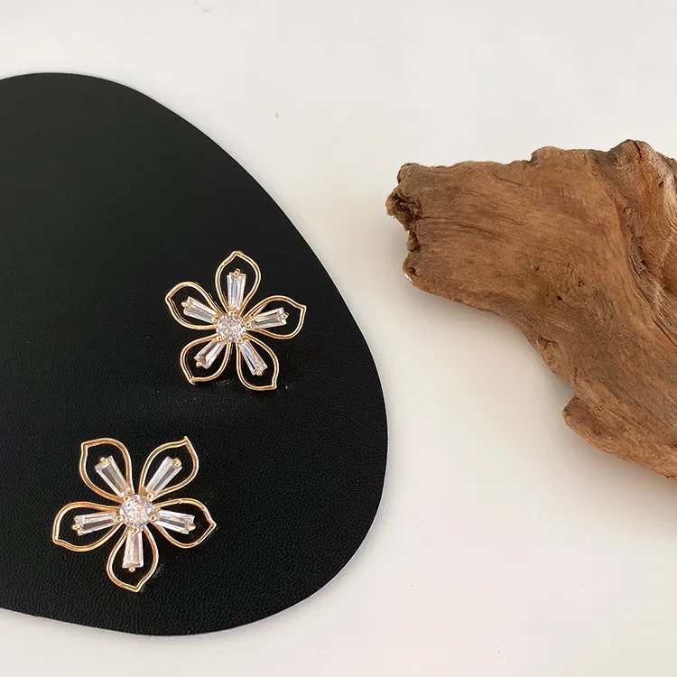 Bauda Korėjos Cirkonis Gėlių Stud Auskarai Moterims 2020 Naujų Papuošalų Klasikinis Subtilus Pendientes Bijoux
