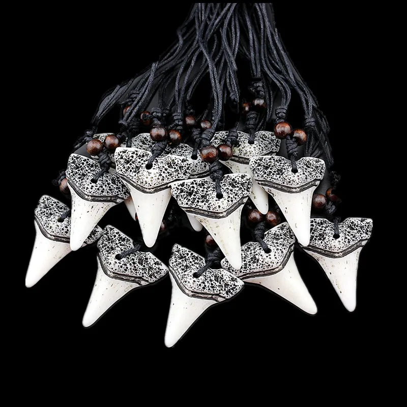 Didmeninė 12PCS imitacija ryklių dantų karoliai megztinis grandinės vyrų ir moterų imitacija kaulų ryklių dantų karoliai, papuošalai, dovana