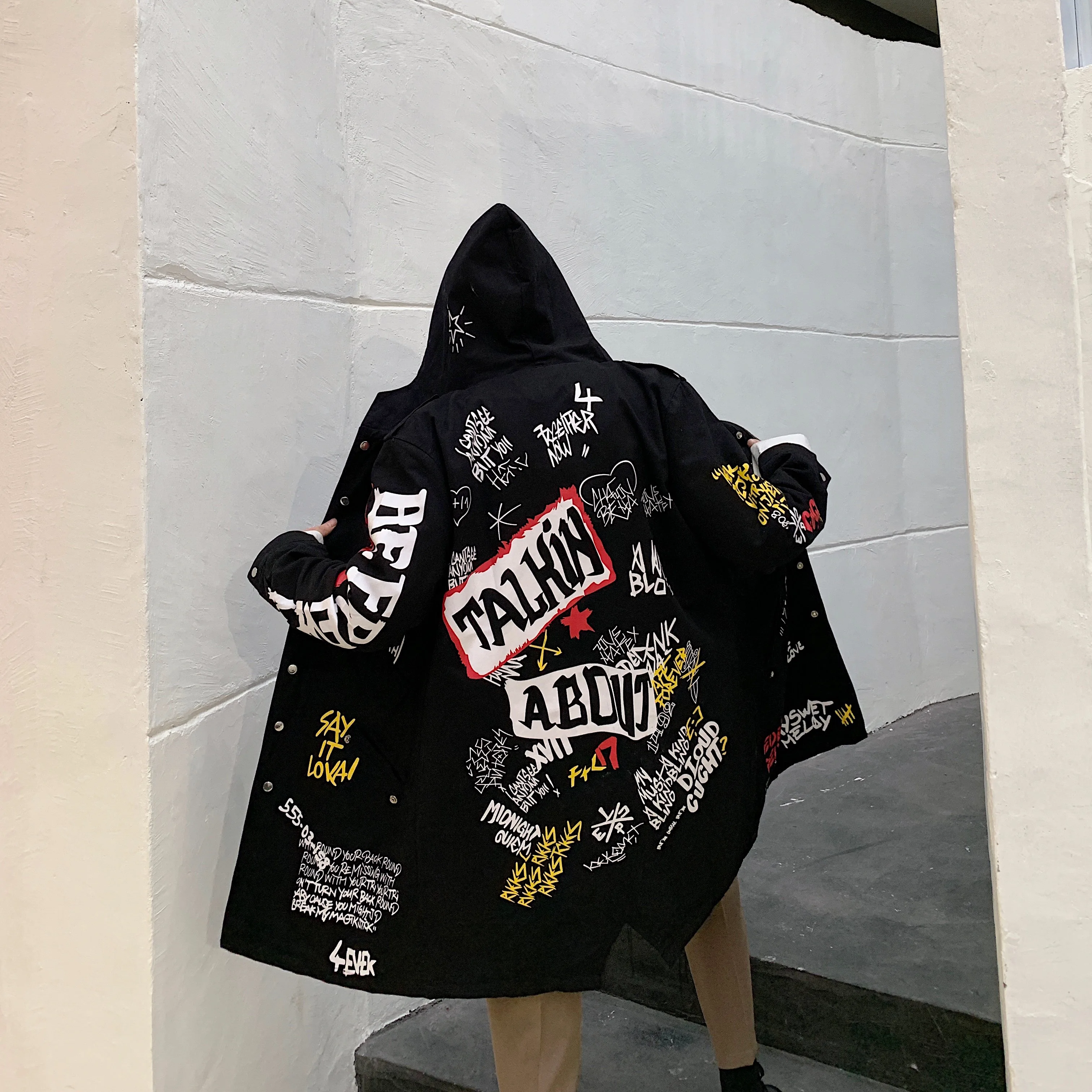 Laiškas Spausdinti Striukė ir Graffiti Tranšėjos Paltai Mens Hip-Hop Rudenį Drabužių Harajuku Mados Ilgas Paltas su Gobtuvu, Švarkelis