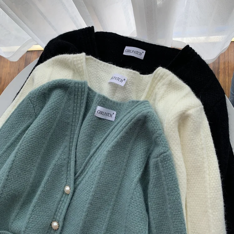 2020 m. rudenį naujų mados temperamentas V-kaklo, šiltas single-breasted megztas dryžuotas megztinis pearl mygtuką keturių spalvų džemperis moterims
