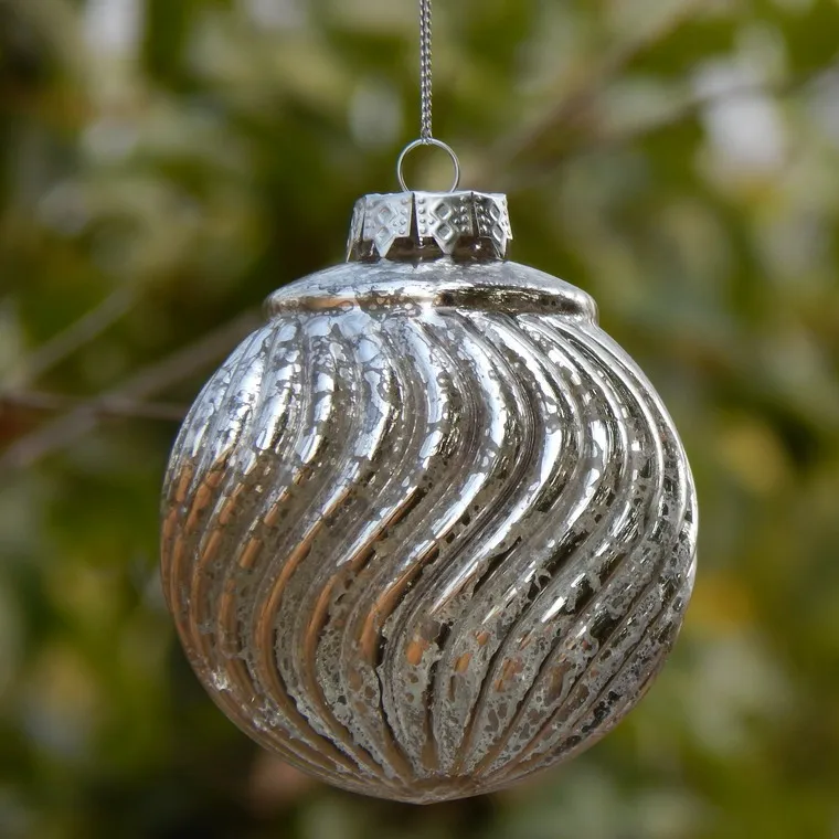 Kalėdų eglutės papuošalai, stiklo dengimo sidabro iškilimų ir skaldytų sidabro kamuoliukus