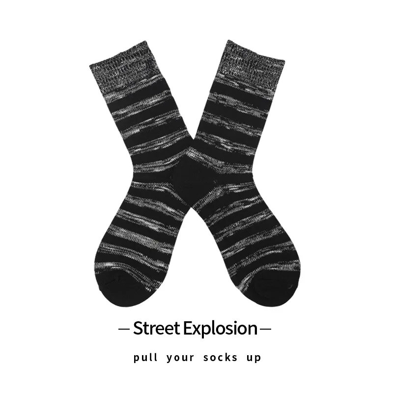 Naujos vyriškos kojinės, o rudenį ir žiemą medvilnės kojinės tendencija sustorėjimas korėjos gatvės riedlenčių stiliaus kojinės rekomenduojama
