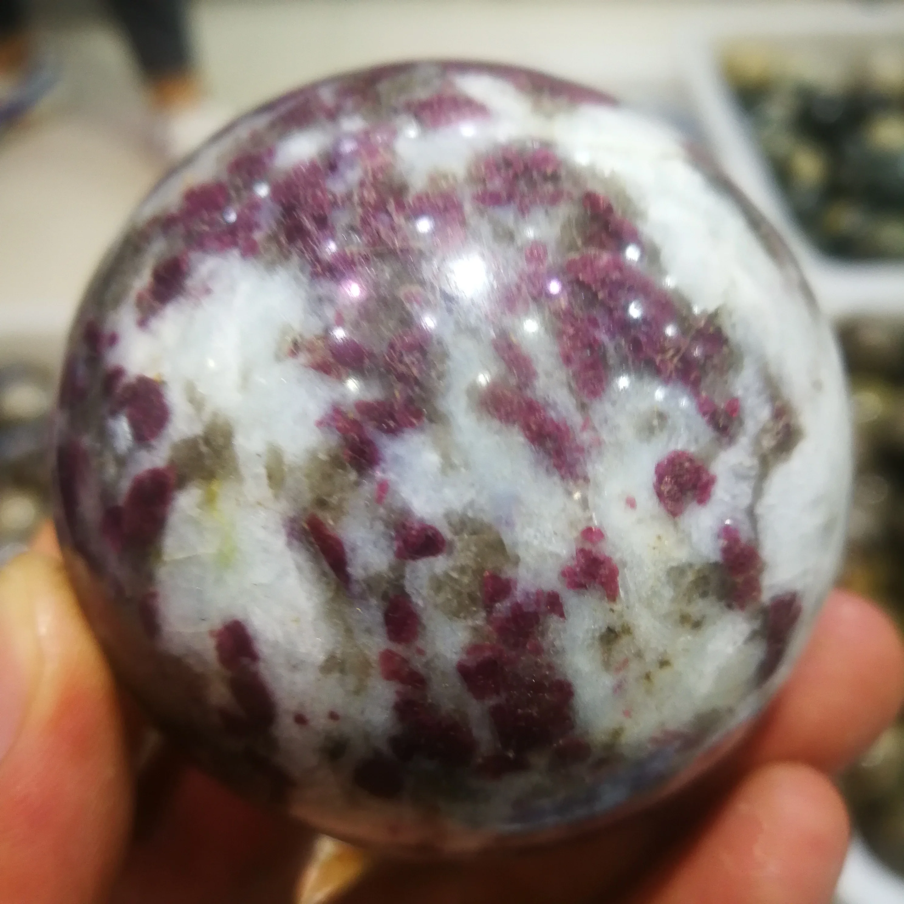 60MM natūralus raudonasis ir baltasis turmalinas kamuolys krištolo rutulį chakra gydymo dvasia akmuo drožinys amatų, mineralai
