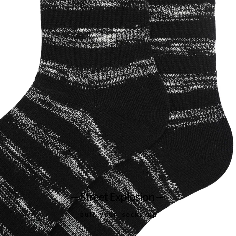 Naujos vyriškos kojinės, o rudenį ir žiemą medvilnės kojinės tendencija sustorėjimas korėjos gatvės riedlenčių stiliaus kojinės rekomenduojama