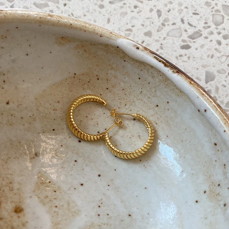 Platus twist pusė hoopas auskarai moterims, 925 sidabras C formos hoopas auskarai minimalistinio elegantiškas mados aukso spalvos