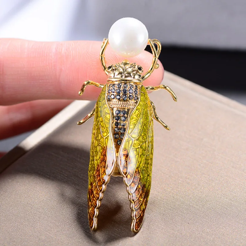 Zlxgirl Geltona Ir Žalia vabalo Formos vario sagės vyrams Aukso Spalvos perlų Klasika Vestuvių Dekoravimas Emalio Corsage Smeigtukai