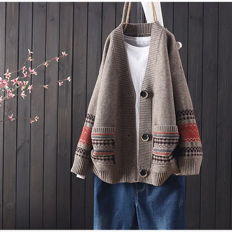 Megztinis rudenį ir žiemą prarasti laukinių mezgimo modelio retro literatūros V-kaklo, ilgomis rankovėmis megzti megztinis