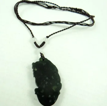 46*27MM Didmeninės gamtinių Kinijos juodas žalias akmuo, akmens ranka raižyti statula žvėris amuletas karoliai pakabukas