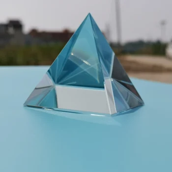 Optinis K9 Stiklo Piramidės 