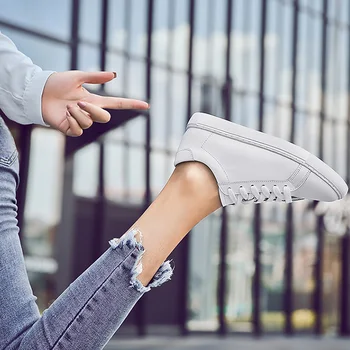 Moteriški sportbačiai natūralios odos baltos spalvos sportbačiai didelio dydžio moterų batai atsitiktinis moterų sportbačiai pėsčiomis sportiniai bateliai